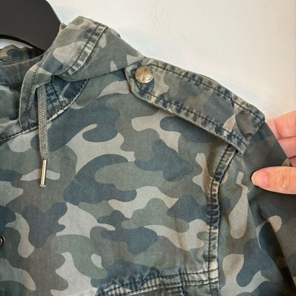 Talula Aritizia Cargo Military Trooper hooded Camo Women’s Jacket size Medium! - Picture 11 of 12